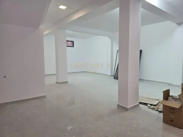 Tirane, jepet me qera ambjent biznesi Kati 0, 120 m² 750 € (21 Dhjetori)