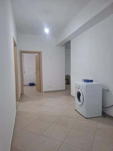 Gjirokaster, shitet apartament 1+1 Kati 3, 65 m² 56.000 euro  (Kodra e shtufit)