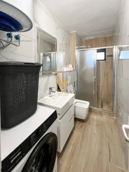 Tirane, jepet me qera apartament 2+1+Ballkon Kati 3, 75 m² 770 € (STADIUMI DINAMO)