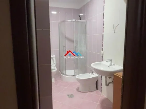 Tirane, jepet me qera apartament 2+1+Ballkon Kati 6, 108 m² 622 € (BULEVARDI I RI)