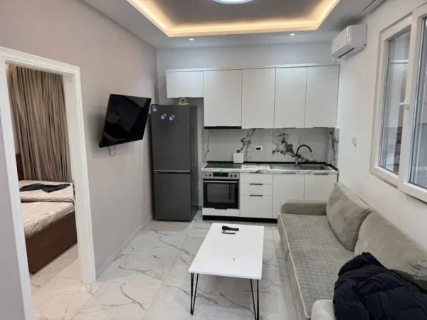 Tirane, jepet me qera apartament 1+1+Ballkon Kati 3, 55 m² 450 €