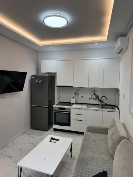 Tirane, jepet me qera apartament 1+1+Ballkon Kati 3, 55 m² 450 €