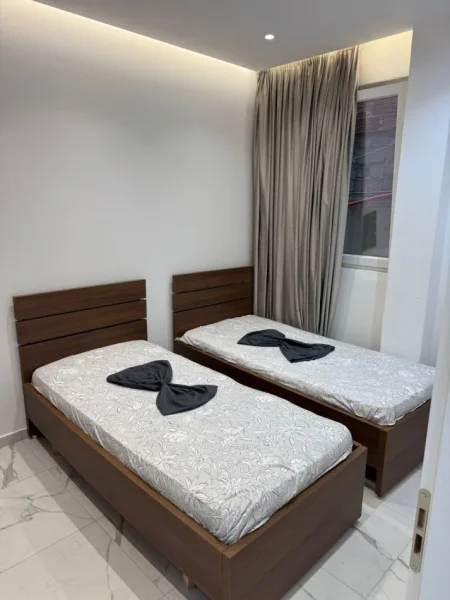 Tirane, jepet me qera apartament 1+1+Ballkon Kati 3, 55 m² 450 €