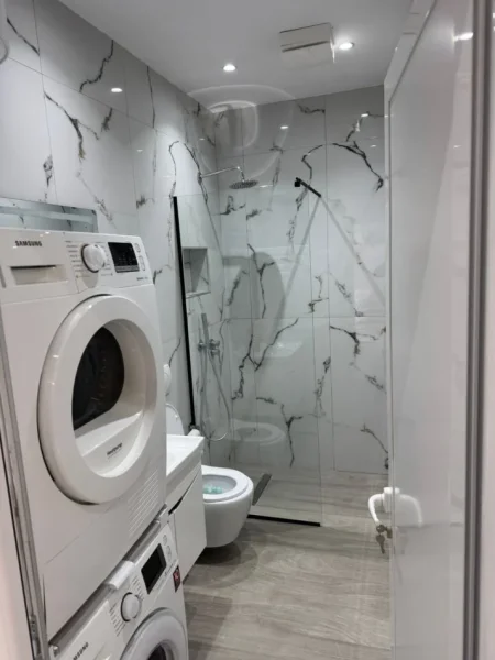 Tirane, jepet me qera apartament 1+1+Ballkon Kati 3, 55 m² 450 €