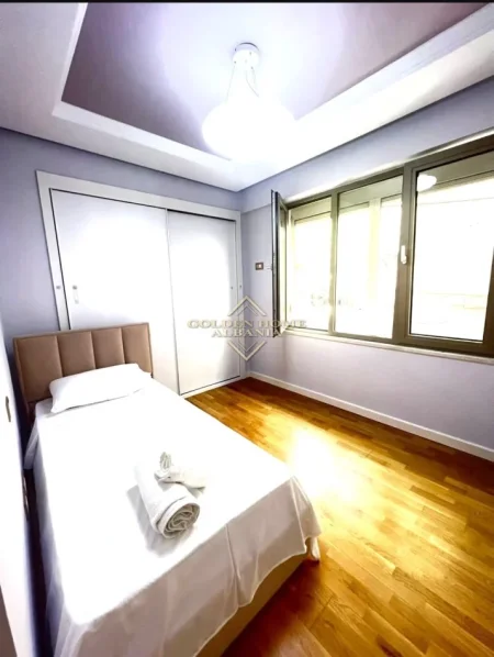 Tirane, jepet me qera 2+1 , 96 m² 1.000 €