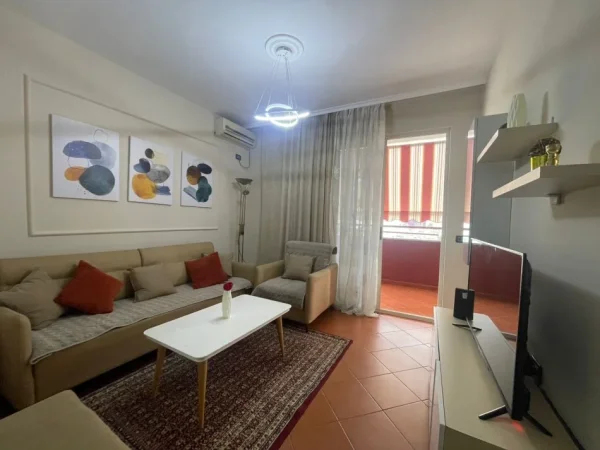 Tirane, jepet me qera apartament 2+1 Kati 7, 100 m² 800 € (Blloku , Rruga Sami Frasheri)