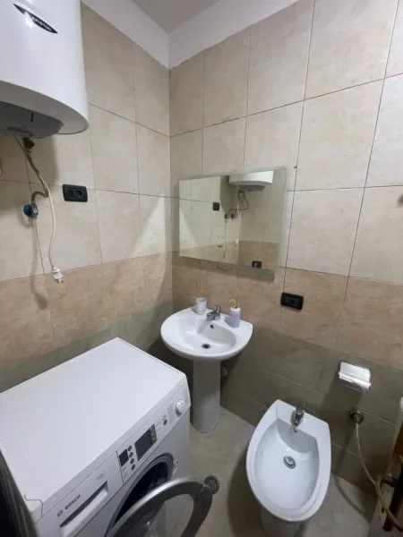 Tirane, jepet me qera apartament 2+1 Kati 7, 100 m² 800 € (Blloku , Rruga Sami Frasheri)