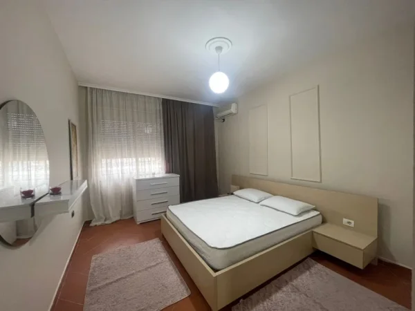 Tirane, jepet me qera apartament 2+1 Kati 7, 100 m² 800 € (Blloku , Rruga Sami Frasheri)