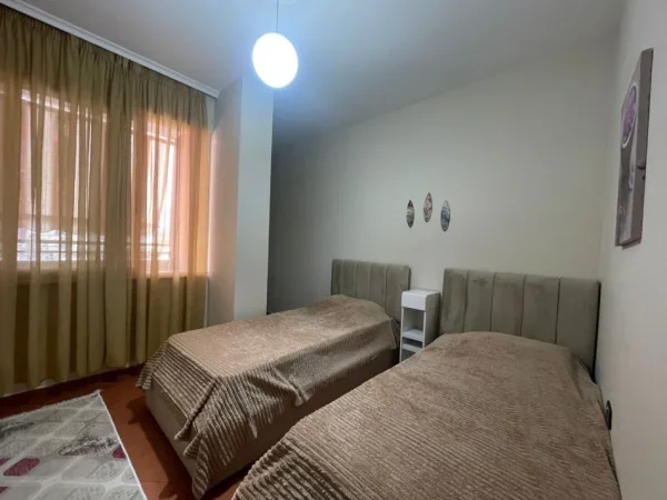 Tirane, jepet me qera apartament 2+1 Kati 7, 100 m² 800 € (Blloku , Rruga Sami Frasheri)