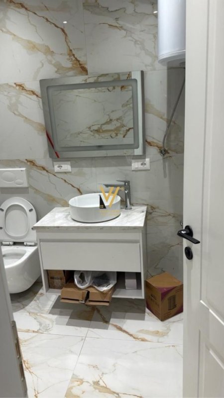 Tirane, jepet me qera zyre Kati 2, 60 m² 820 € (JORDAN MISJA)