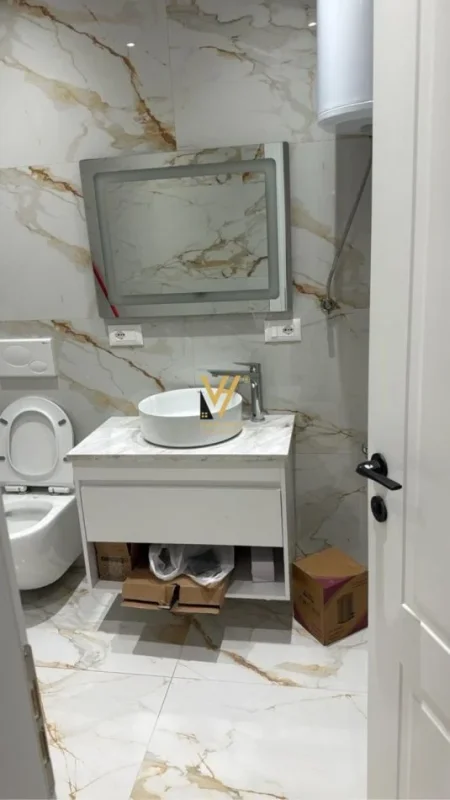 Tirane, jepet me qera zyre Kati 2, 60 m² 820 € (JORDAN MISJA)