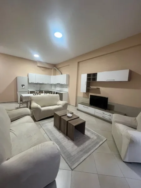 Tirane, jepet me qera apartament 1+1+Ballkon Kati 1, 80 m² 400 € 