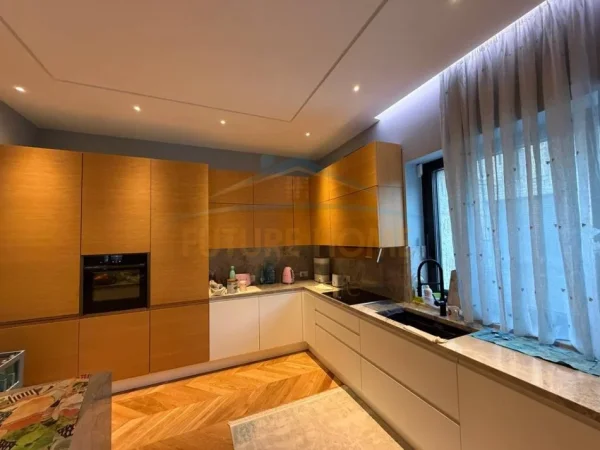 Tirane, shitet Vile Kati 0, 387 m² (Secret Garden Teg)