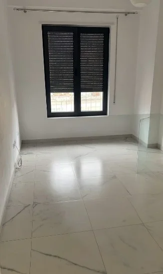 Vlore, jepet me qera zyre , 101 m² 550 € 