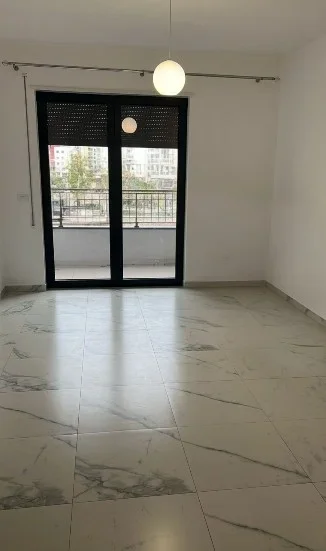 Vlore, jepet me qera zyre , 101 m² 550 € 