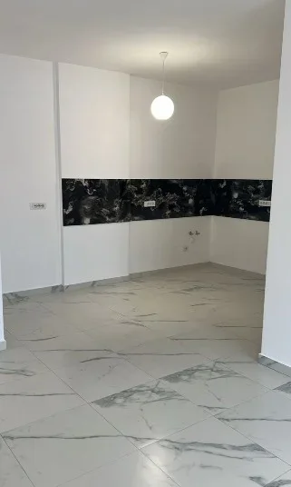 Vlore, jepet me qera zyre , 101 m² 550 € 