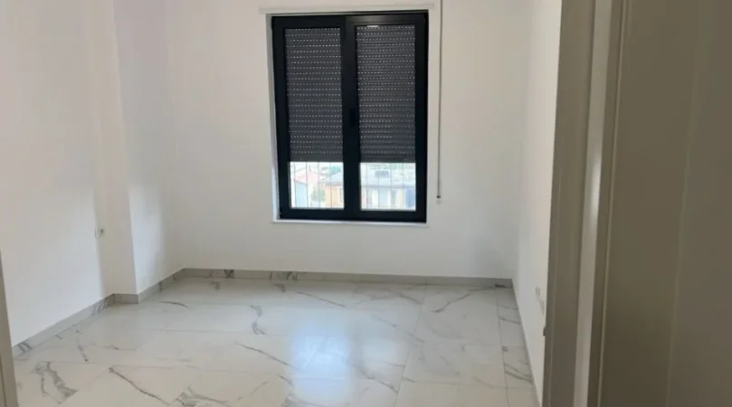 Vlore, jepet me qera zyre , 101 m² 550 € 