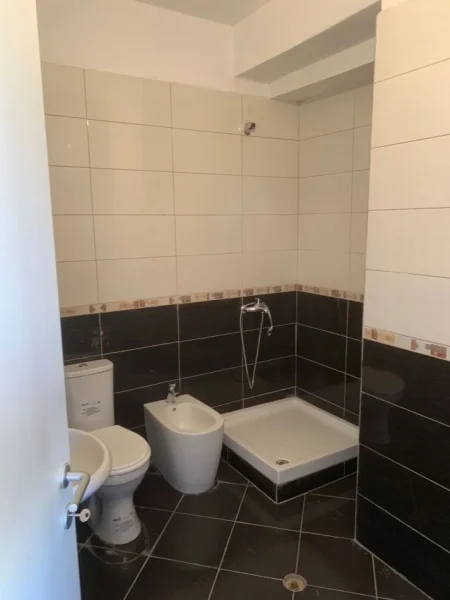 Tirane, shitet apartament 2+1+Ballkon Kati 7, 102 m² (Kompleksi Fratari, Astir)