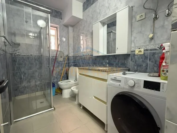 Tirane, jepet me qera apartament 1+1 Kati 1, 60 m² 600 € (MYSLYM SHYRI)
