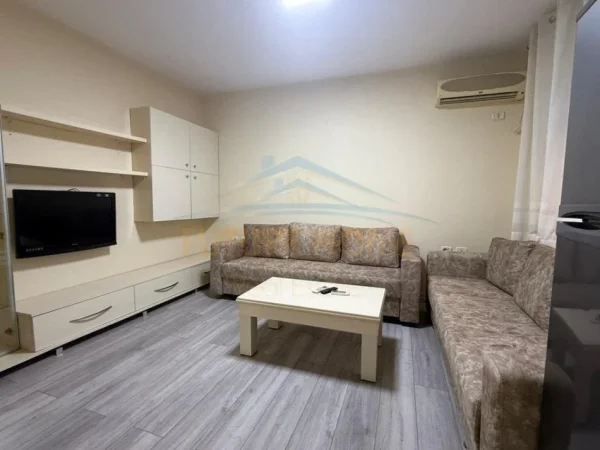 Tirane, jepet me qera apartament 1+1 Kati 1, 60 m² 600 € (MYSLYM SHYRI)