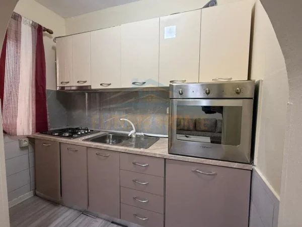 Tirane, jepet me qera apartament 1+1 Kati 1, 60 m² 600 € (MYSLYM SHYRI)