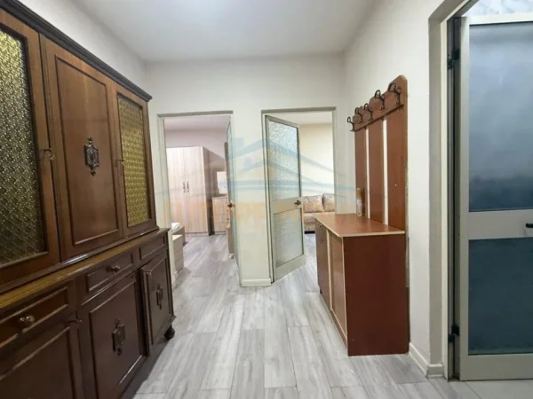 Tirane, jepet me qera apartament 1+1 Kati 1, 60 m² 600 € (MYSLYM SHYRI)