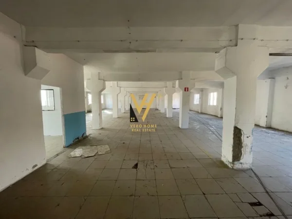 Tirane, jepet me qera magazine Kati 2, 600 m² 1.300 € (ALLIAS)