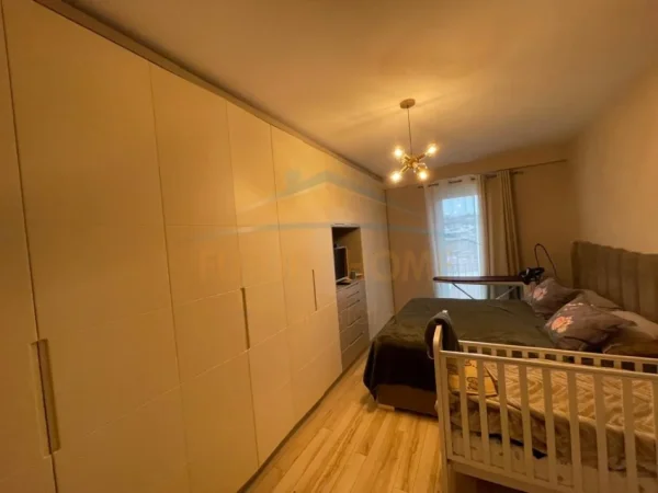 Tirane, shitet apartament 2+1+Ballkon Kati 4, 99 m² 223.000 € 