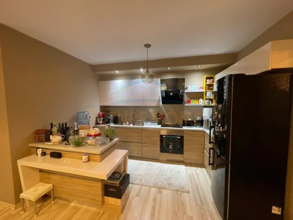 Tirane, shitet apartament 2+1+Ballkon Kati 4, 99 m² 223.000 € 