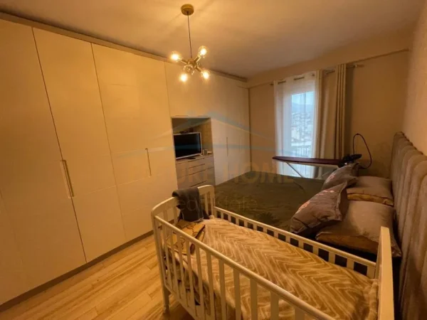 Tirane, shitet apartament 2+1+Ballkon Kati 4, 99 m² 223.000 € 