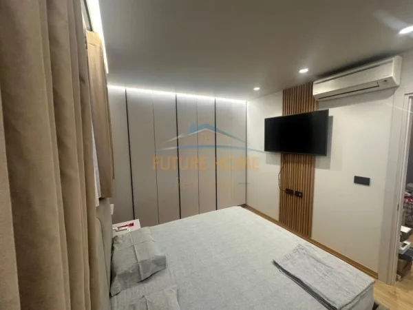 Tirane, jepet me qera apartament 1+1+Aneks+Ballkon Kati 4, 71 m² 800 € (Komuna e Parisit)
