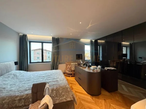 Tirane, shitet Vile 4+1+Ballkon Kati 0, 387 m² 1.900.000 €