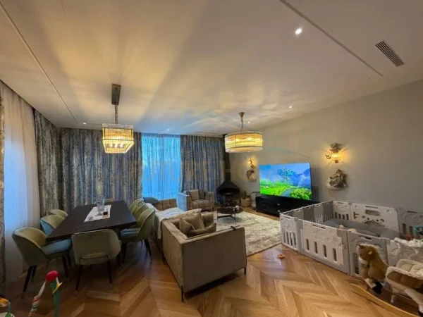 Tirane, shitet Vile 4+1+Ballkon Kati 0, 387 m² 1.900.000 €