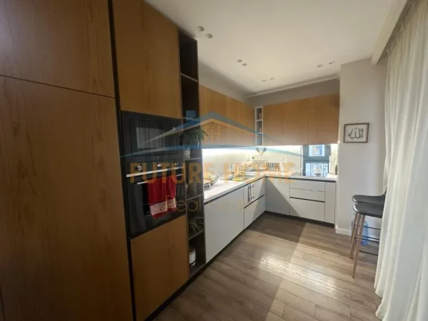 Tirane, jepet me qera apartament 3+1+Ballkon Kati 4, 166 m² 2.300 € 