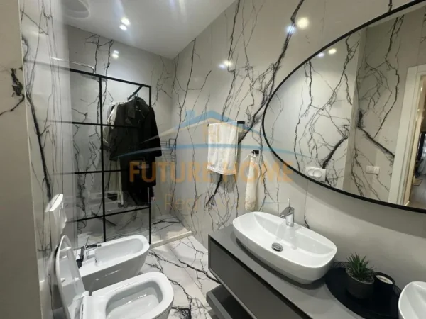 Tirane, jepet me qera apartament 3+1+Ballkon Kati 4, 166 m² 2.300 € 