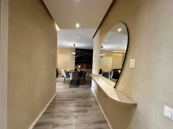 Tirane, shitet apartament 2+1+Ballkon Kati 10, 117 m² 250.000 € 