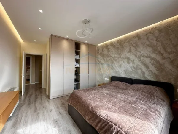 Tirane, shitet apartament 2+1+Ballkon Kati 10, 117 m² 250.000 € 