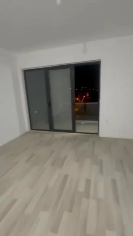 Tirane, jepet me qera apartament 2+1+Ballkon Kati 4, 80 m² 400 € 