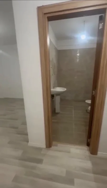Tirane, jepet me qera apartament 2+1+Ballkon Kati 4, 80 m² 400 € 