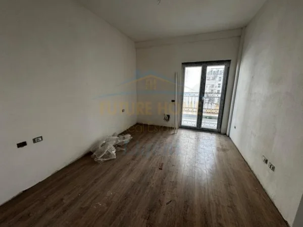 Tirane, shitet apartament 1+1+Ballkon Kati 1, 85 m² 131.750 € 