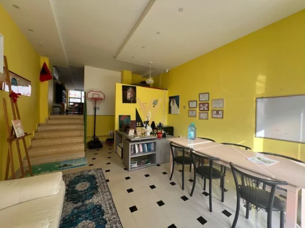 Tirane, shitet ambjent biznesi Kati 0, 70 m² 120.000 € (ASTIR)