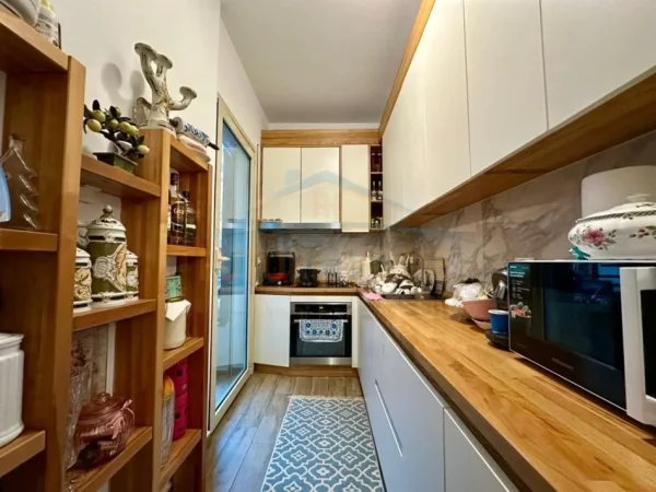 Tirane, shitet apartament 3+1 Kati 3, 123 m² 300.000 € (LIQENI I THATE RADISONI)