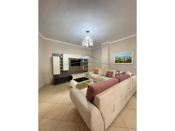 Tirane, jepet me qera apartament 1+1+Ballkon Kati 3, 67 m² 500 € 