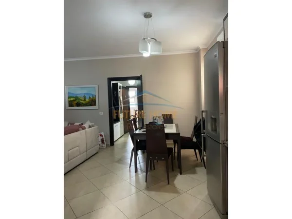 Tirane, jepet me qera apartament 1+1+Ballkon Kati 3, 67 m² 500 € 