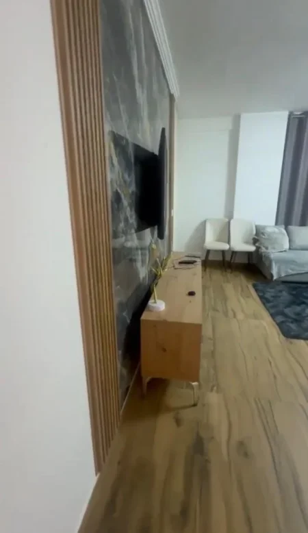 Tirane, jepet me qera apartament 1+1+Ballkon Kati 5, 70 m² 550 €