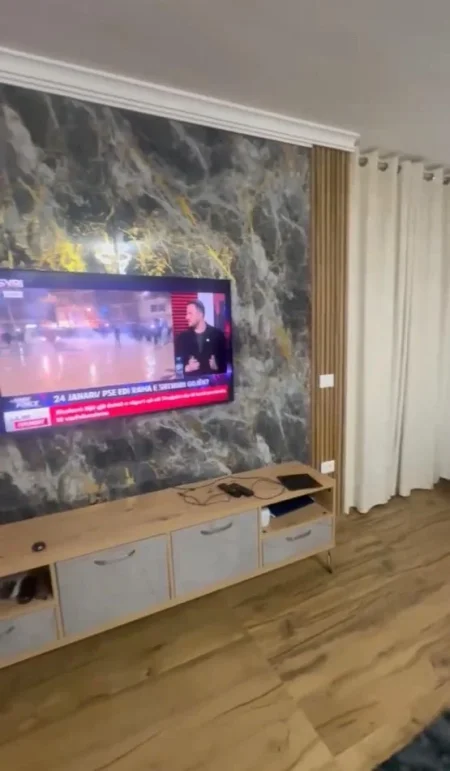 Tirane, jepet me qera apartament 1+1+Ballkon Kati 5, 70 m² 550 €