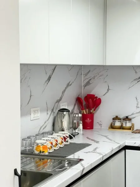 Tirane, jepet me qera apartament 2+1 Kati 3, 75 m² 750 € (Rruga Gjik Kuqali)