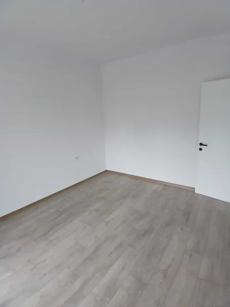 Tirane, jepet me qera apartament 1+1 Kati 5, 63 m² 310 € (Paskuqan)
