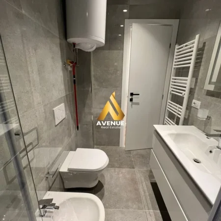 Tirane, jepet me qera apartament 2+1 Kati 7, 84 m² 700 € Fusha e Aviacionit Tirane