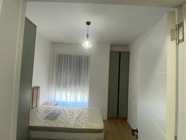 Tirane, jepet me qera apartament 2+1+Ballkon Kati 5, 100 m² 700 €
